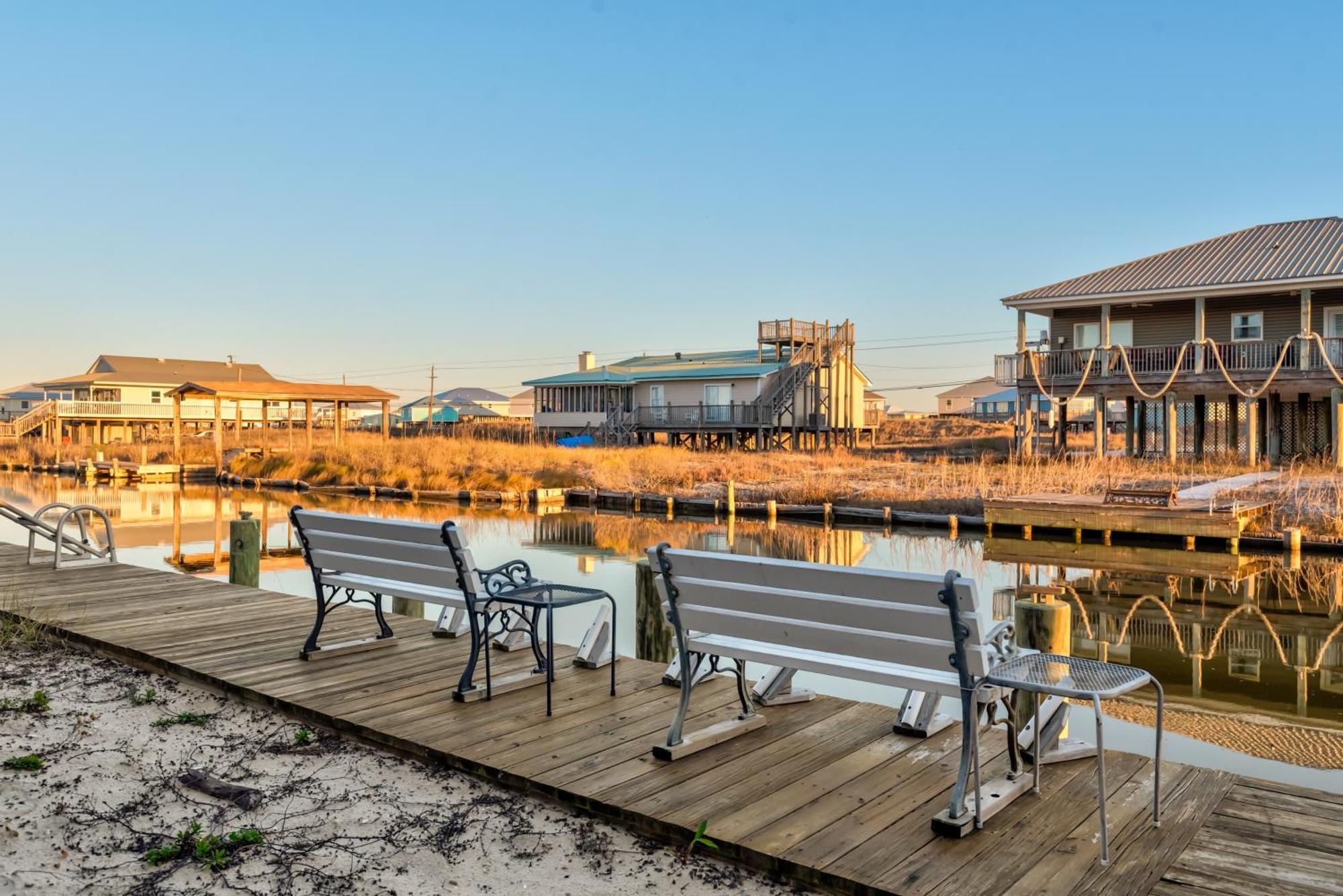 Waters Edge - Private Dock! Only Two Blocks From The Bay Or The Gulf! Plenty Of Parking For Cars Or Boats Home Dauphin Island Exterior foto